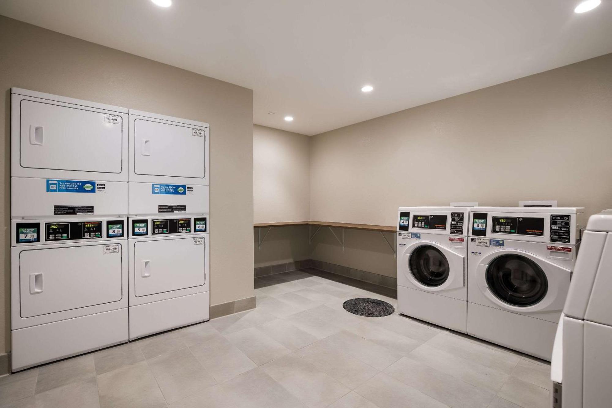 Everhome Suites Corona Esterno foto