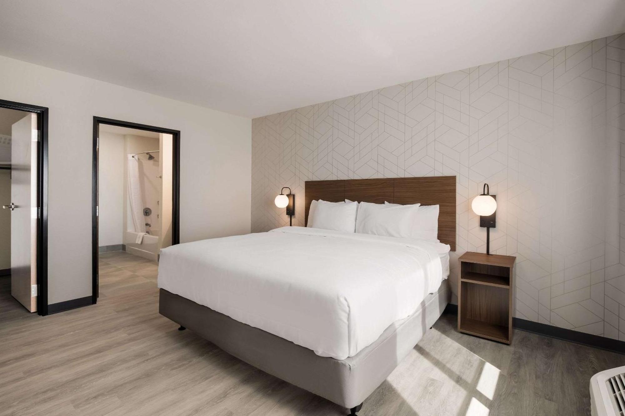 Everhome Suites Corona Esterno foto
