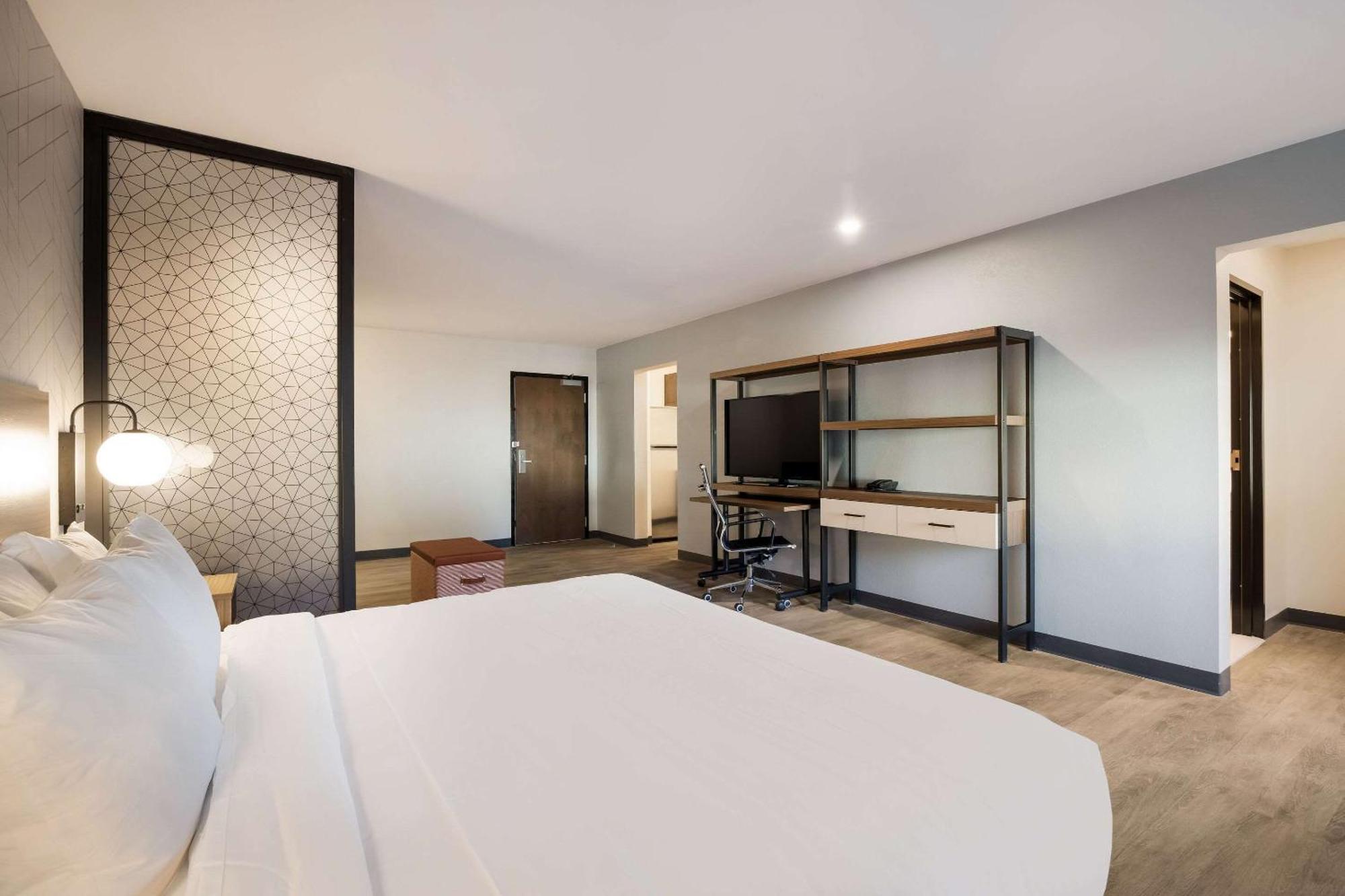 Everhome Suites Corona Esterno foto