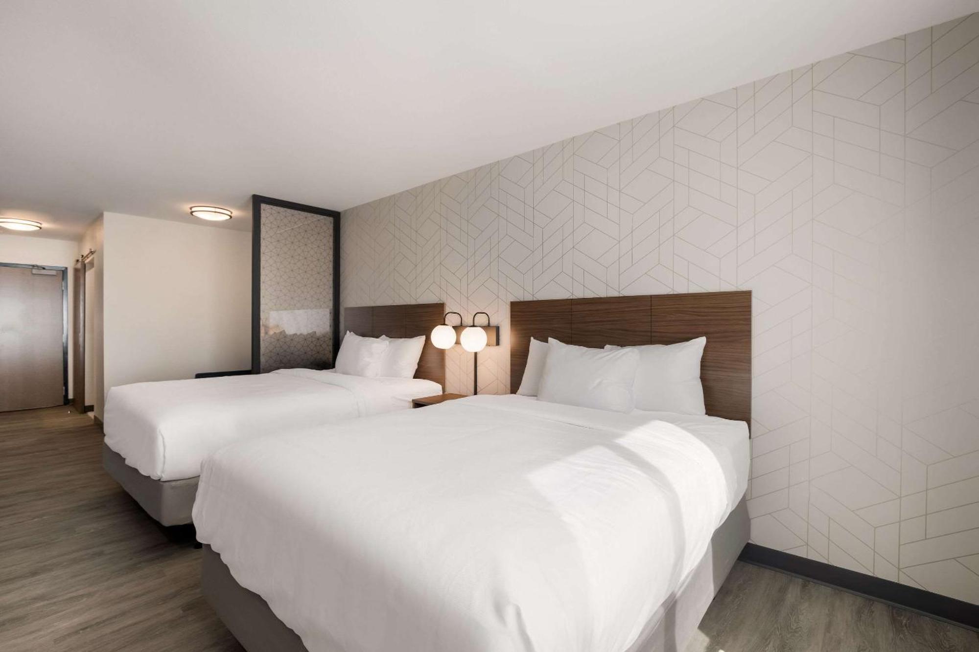 Everhome Suites Corona Esterno foto