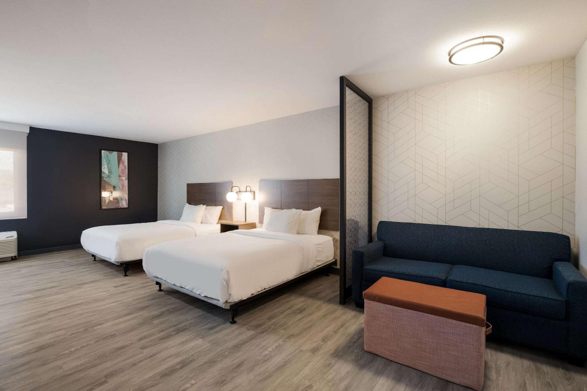 Everhome Suites Corona Esterno foto