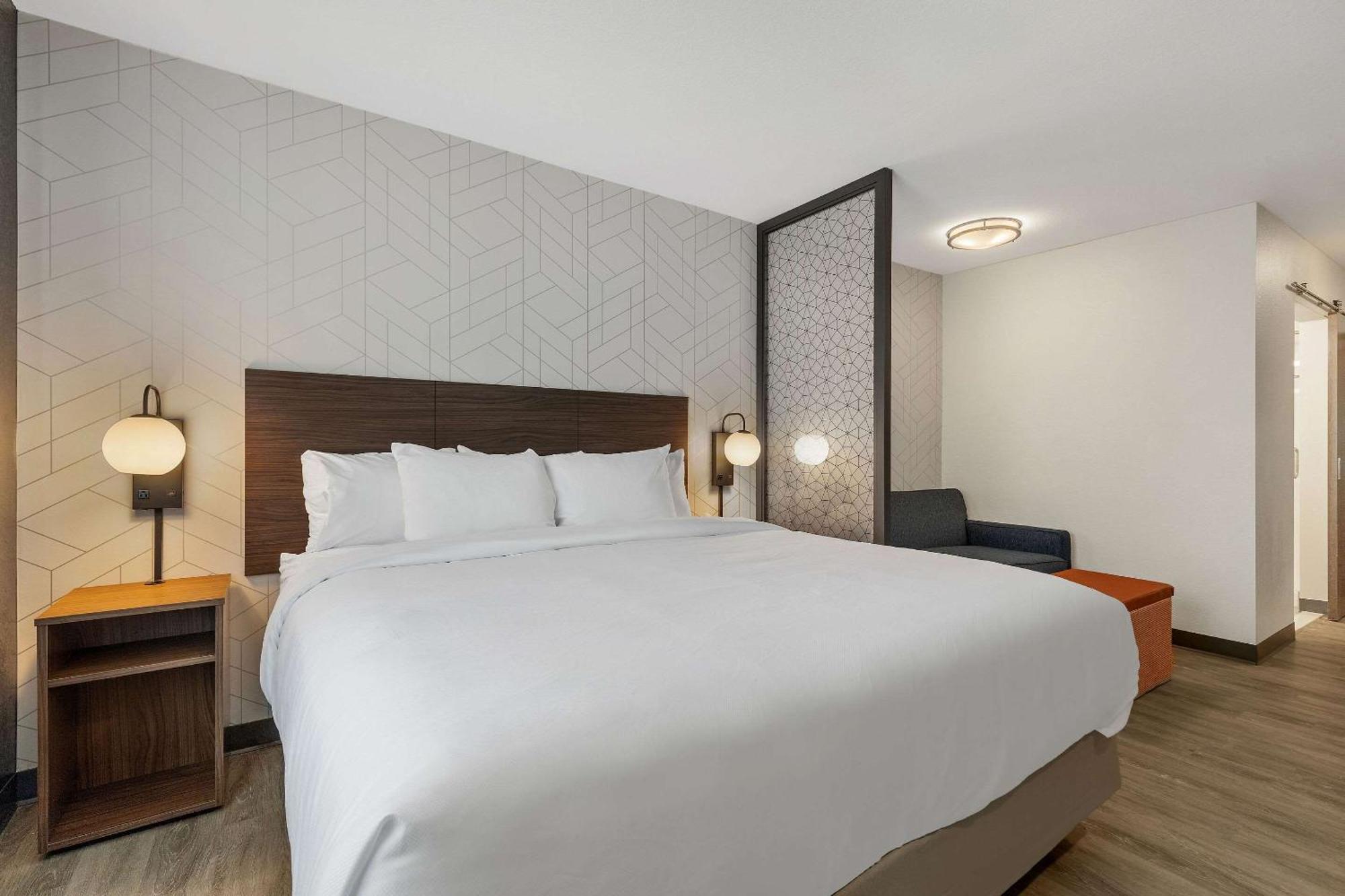 Everhome Suites Corona Esterno foto