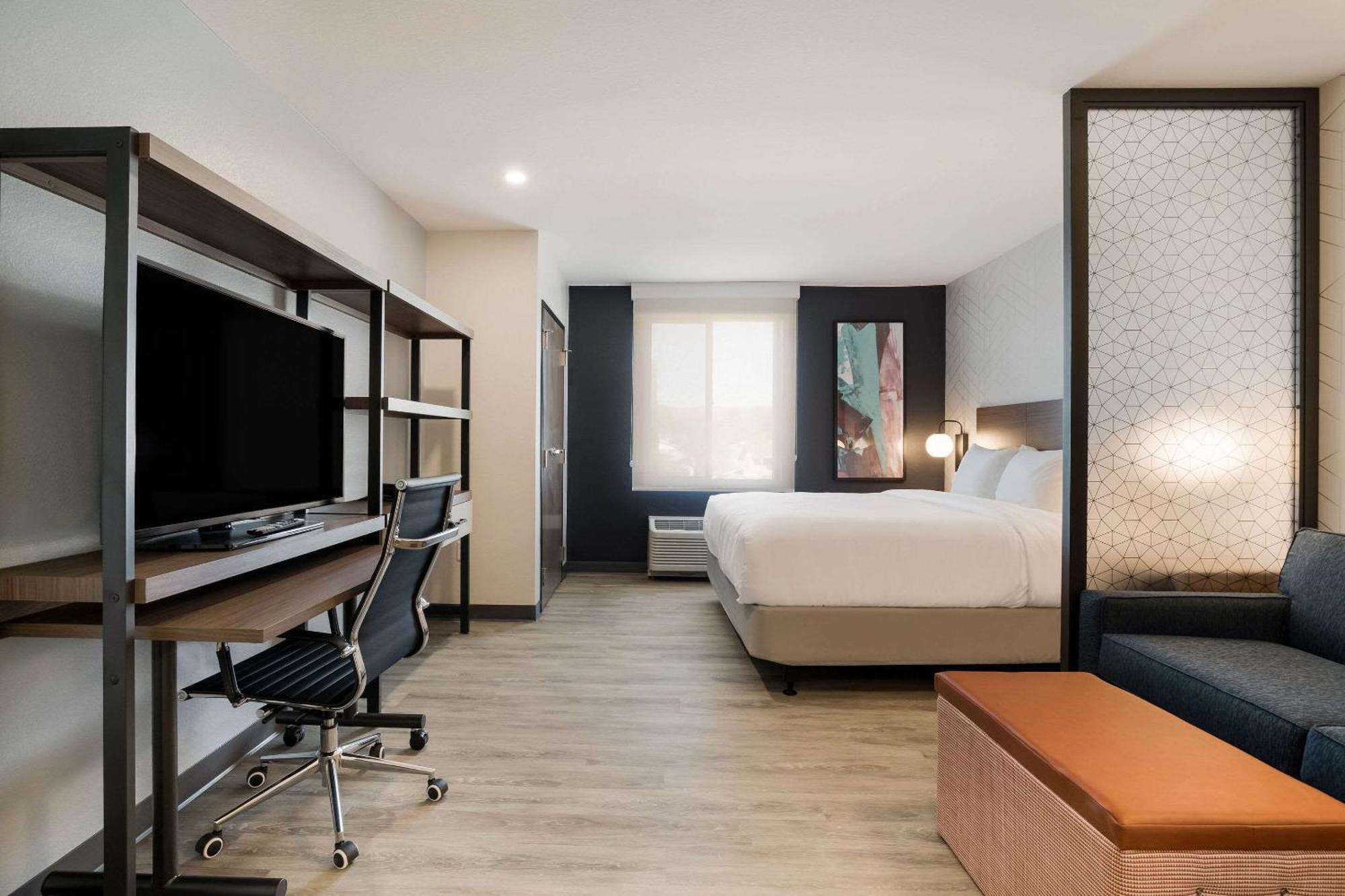 Everhome Suites Corona Esterno foto