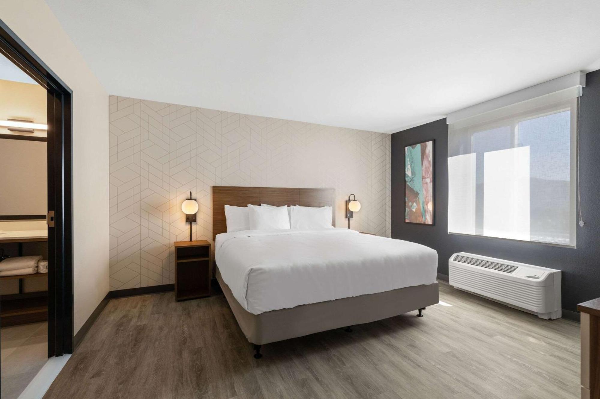 Everhome Suites Corona Esterno foto