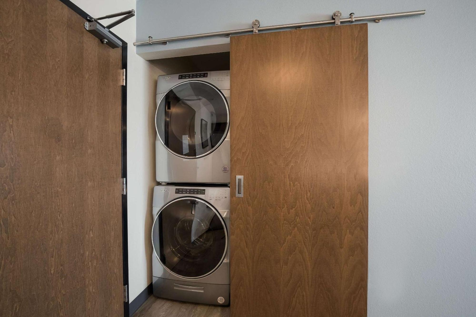 Everhome Suites Corona Esterno foto