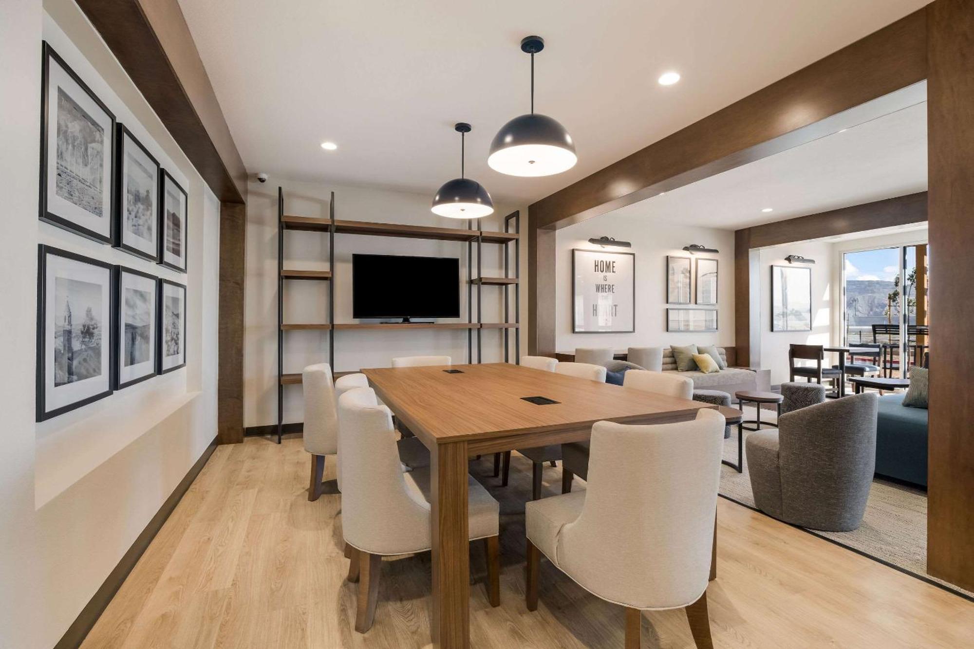 Everhome Suites Corona Esterno foto