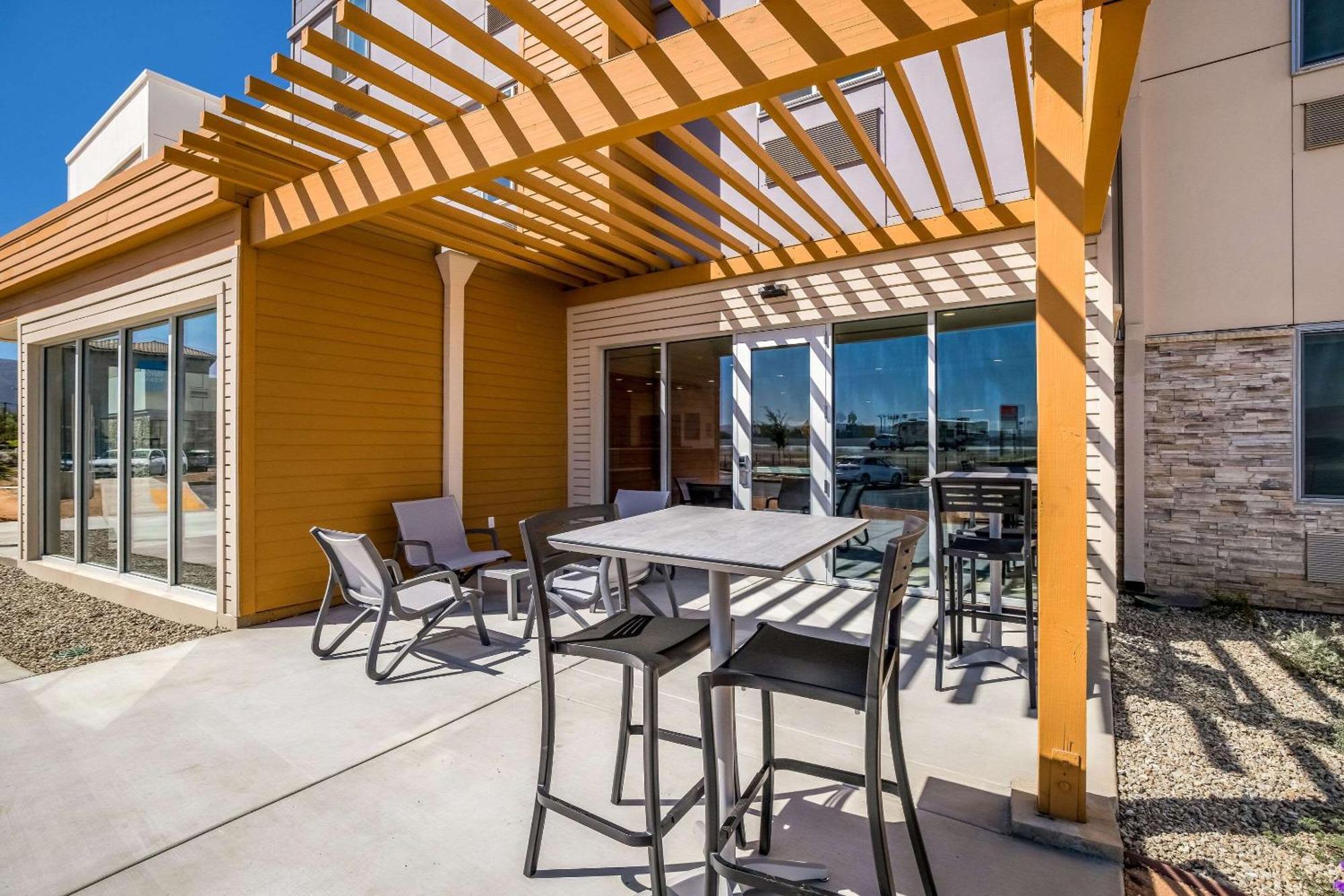 Everhome Suites Corona Esterno foto